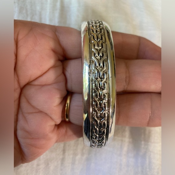 Textured‎ Silver Tone Hinged Clamper Bracelet Vintage - Picture 1 of 6